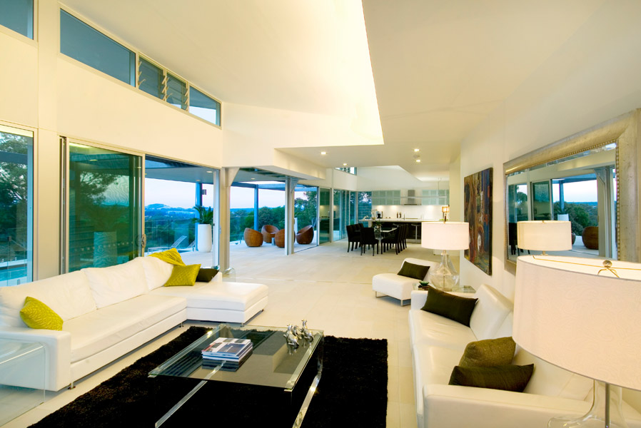 feature_16_gallery_three_colour